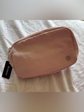 NWT Lululemon everywhere belt bag, pink, smoke free home